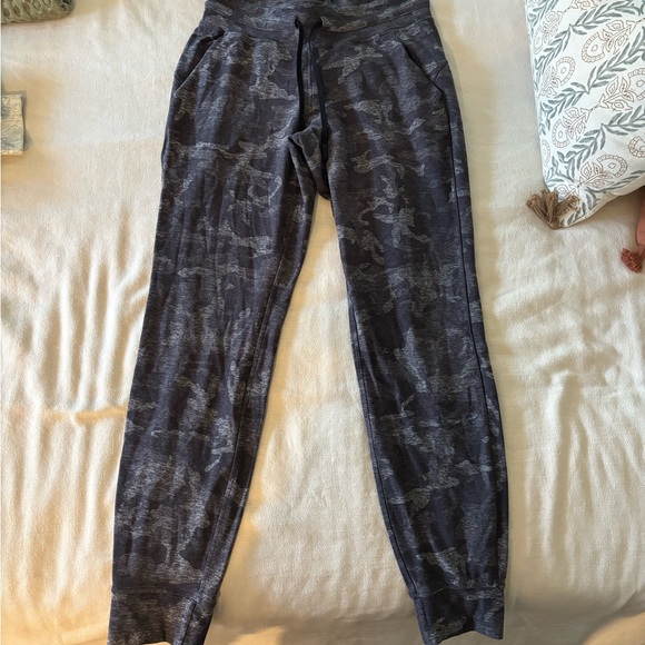 Lululemon sweat pants - Picture 4 of 4